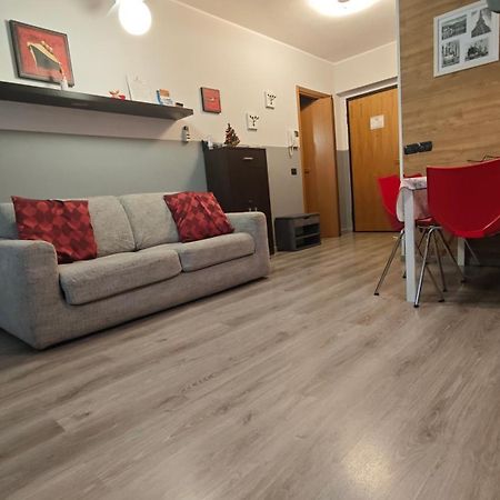 Appartamento Aleph With Private Parking, Next Train Station 코모 외부 사진