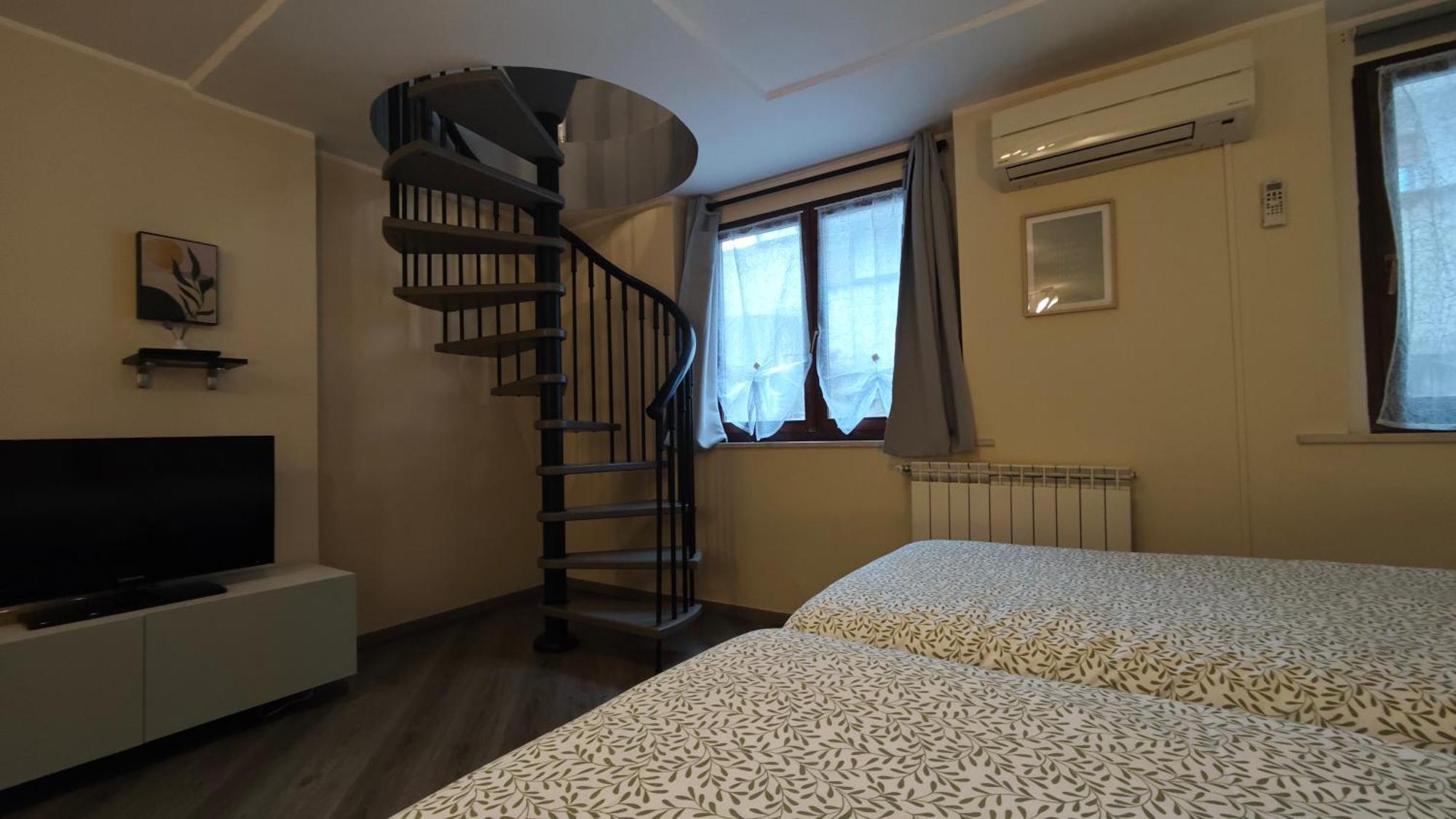 Appartamento Aleph With Private Parking, Next Train Station 코모 외부 사진