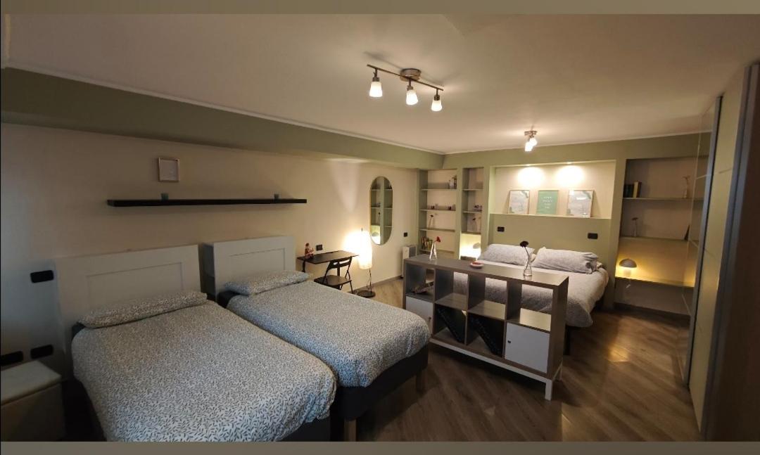 Appartamento Aleph With Private Parking, Next Train Station 코모 외부 사진