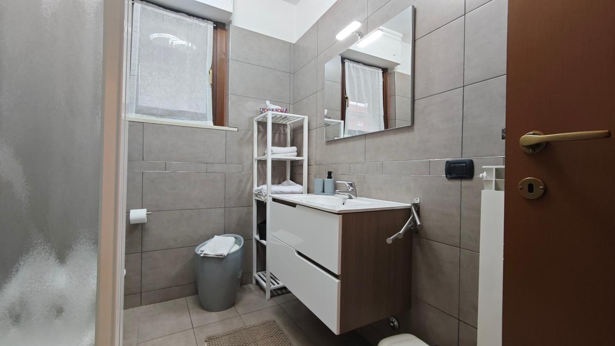 Appartamento Aleph With Private Parking, Next Train Station 코모 외부 사진